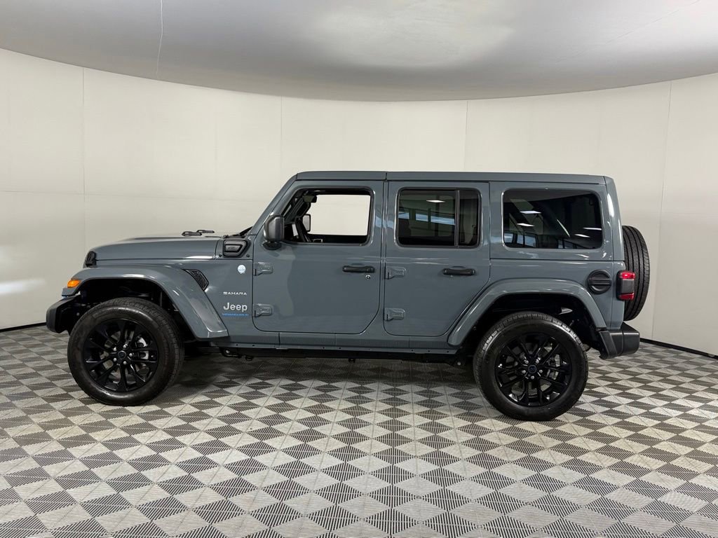 Used 2024 Jeep Wrangler Unlimited Sahara w/ Technology Group AWD/4WD image 11