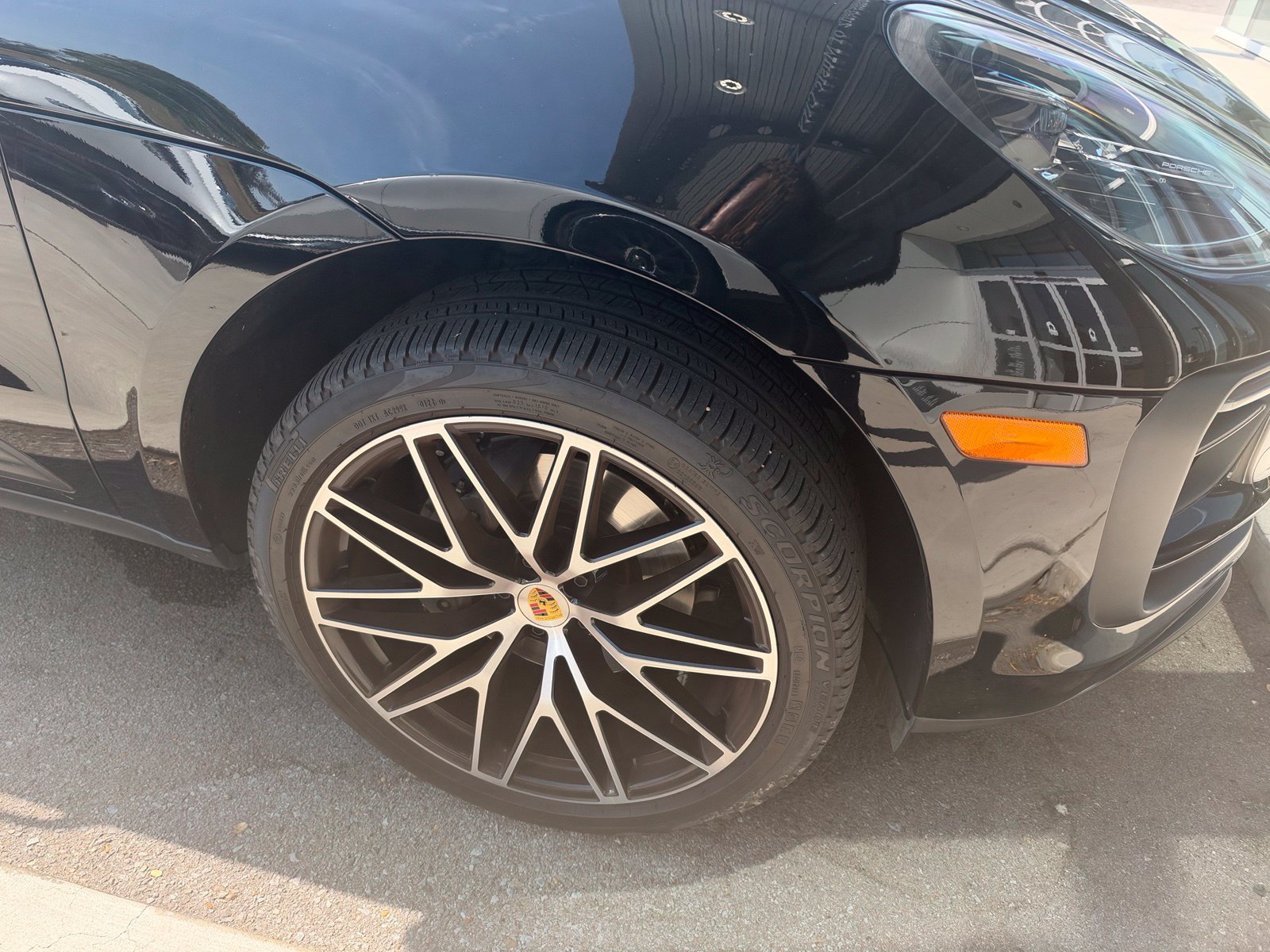 Used 2024 Porsche Macan AWD/4WD image 10