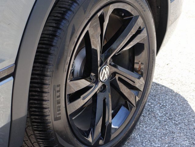 Used 2024 Volkswagen Tiguan SE R-Line FWD image 46