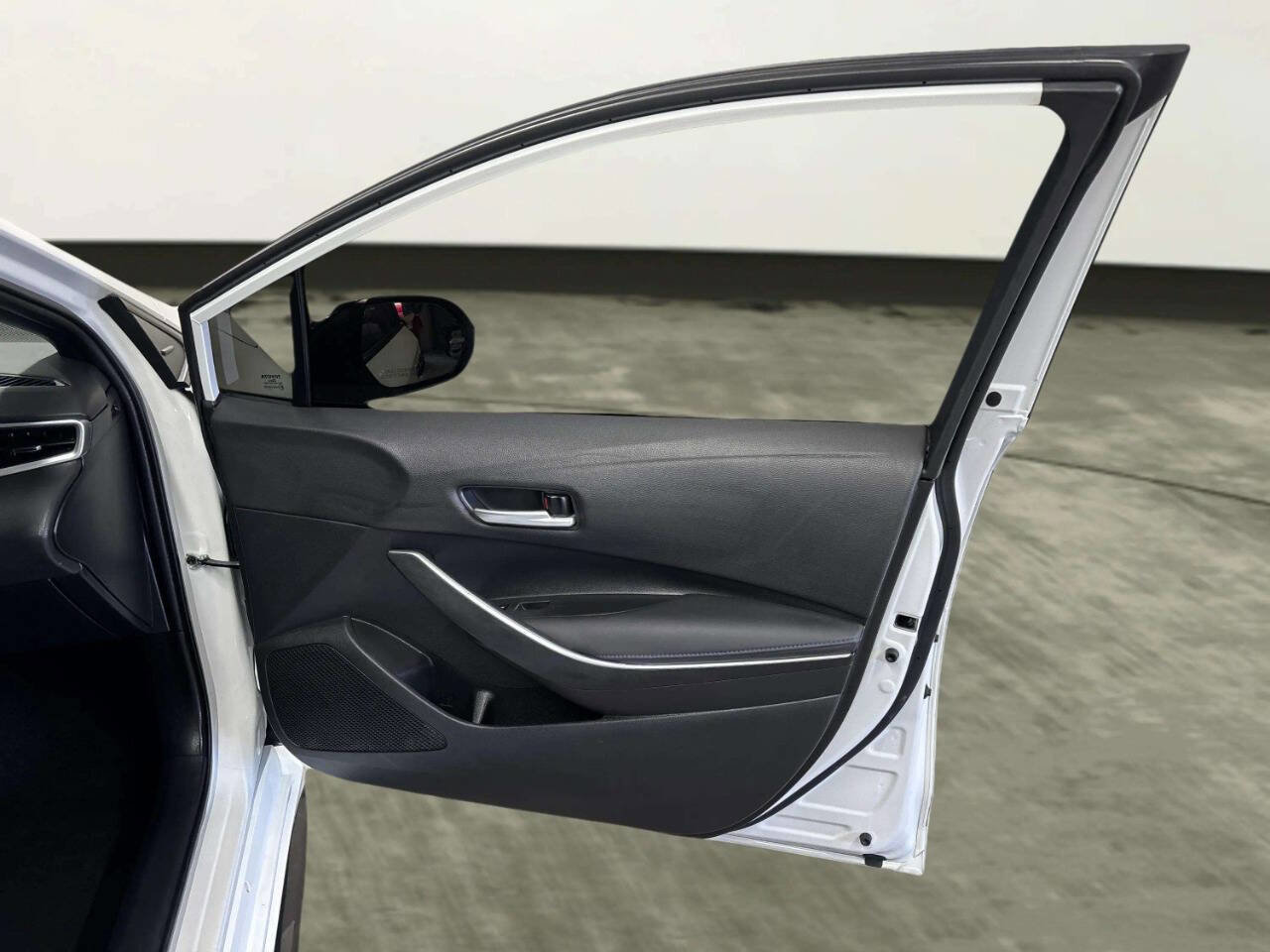 Used 2022 Toyota Corolla SE FWD image 19