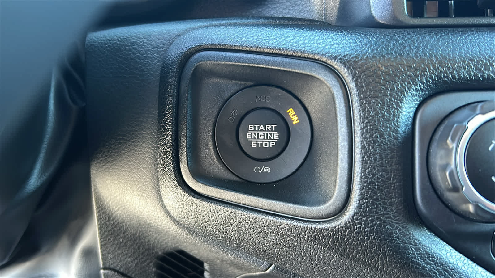 Used 2025 Jeep Wrangler Unlimited Sport AWD/4WD image 17