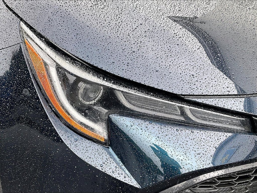 Used 2021 Toyota Corolla SE w/ SE Preferred Package FWD image 29