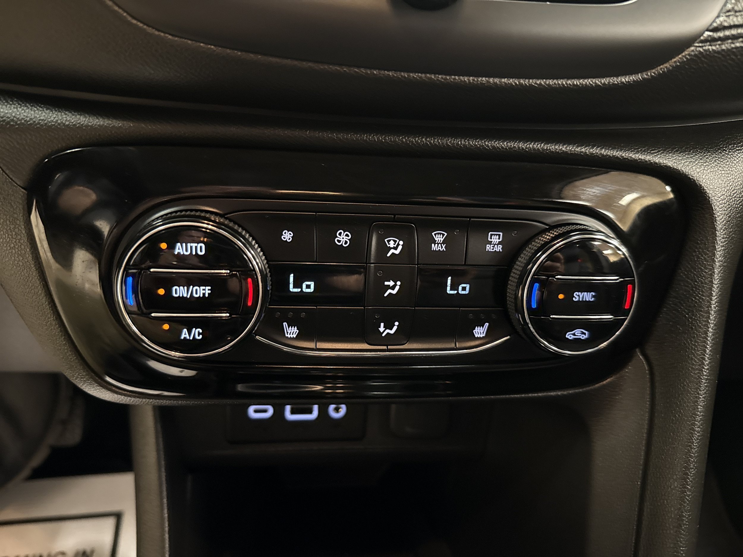 Used 2021 Buick Encore GX Select FWD image 35