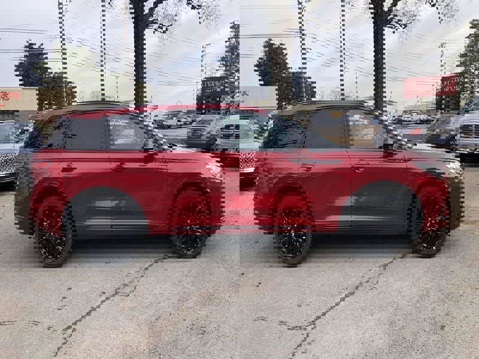 New 2025 Lincoln Corsair Reserve w/ Equipment Group 202A image 2