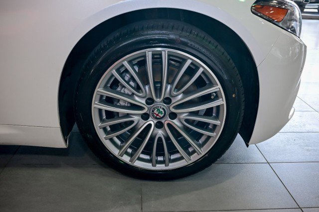 Used 2020 Alfa Romeo Giulia Ti AWD/4WD image 41