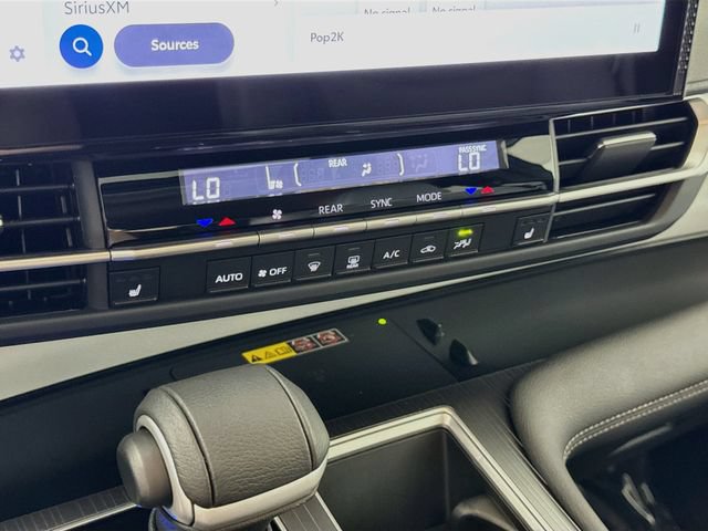 Used 2025 Toyota Sienna XLE FWD image 15