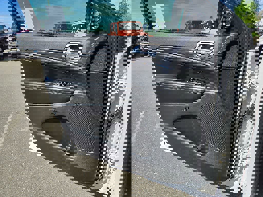 Used 2019 Jeep Grand Cherokee Limited w/ Luxury Group II image 19