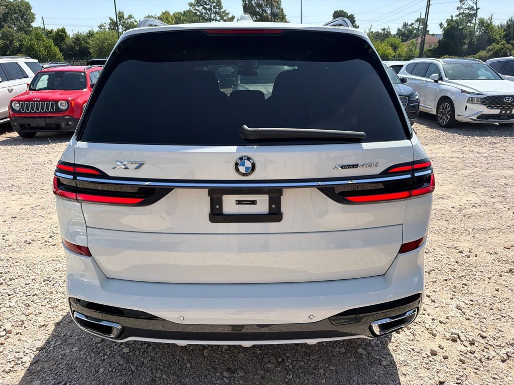 Used 2024 BMW X7 xDrive40i w/ M Sport Package AWD/4WD image 4