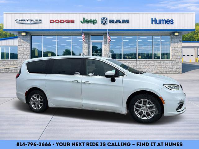 Certified 2023 Chrysler Pacifica Touring-L image 2