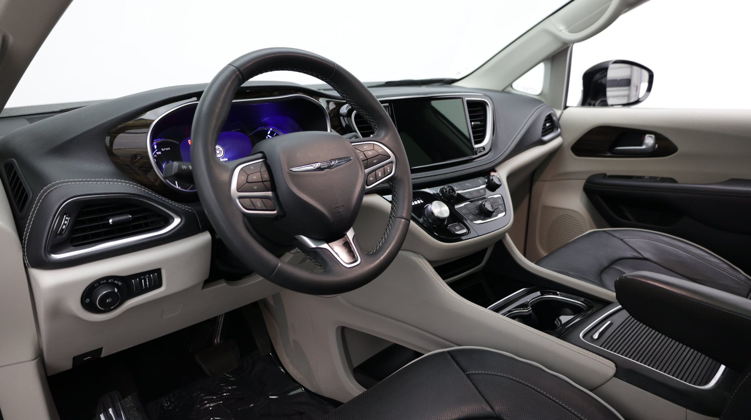 Used 2023 Chrysler Pacifica Limited FWD image 12