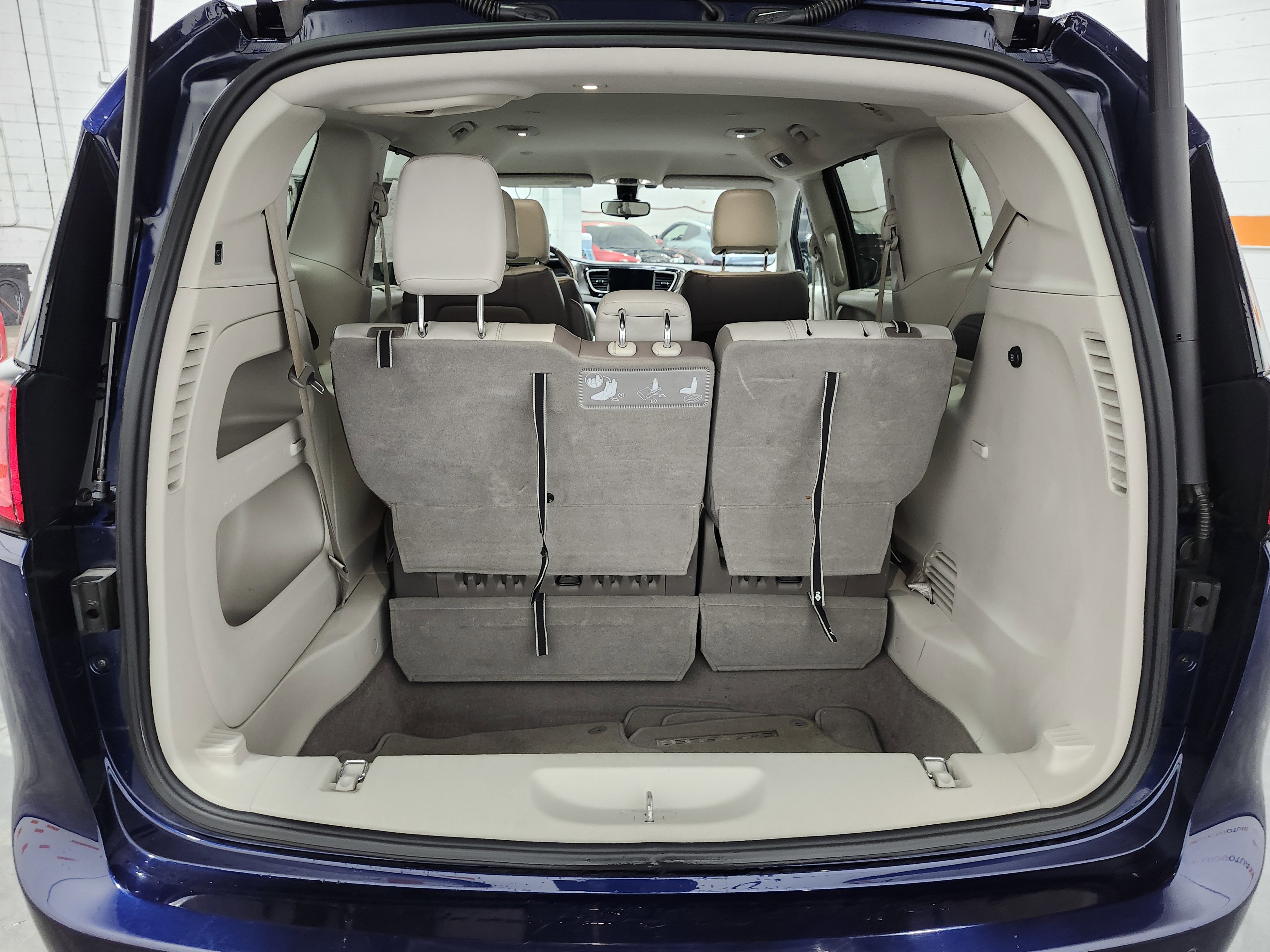 Used 2017 Chrysler Pacifica Touring-L w/ Tire & Wheel Group image 21