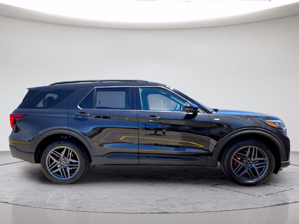 New 2026 Ford Explorer ST-Line w/ ST-Line Street Pack AWD/4WD image 3