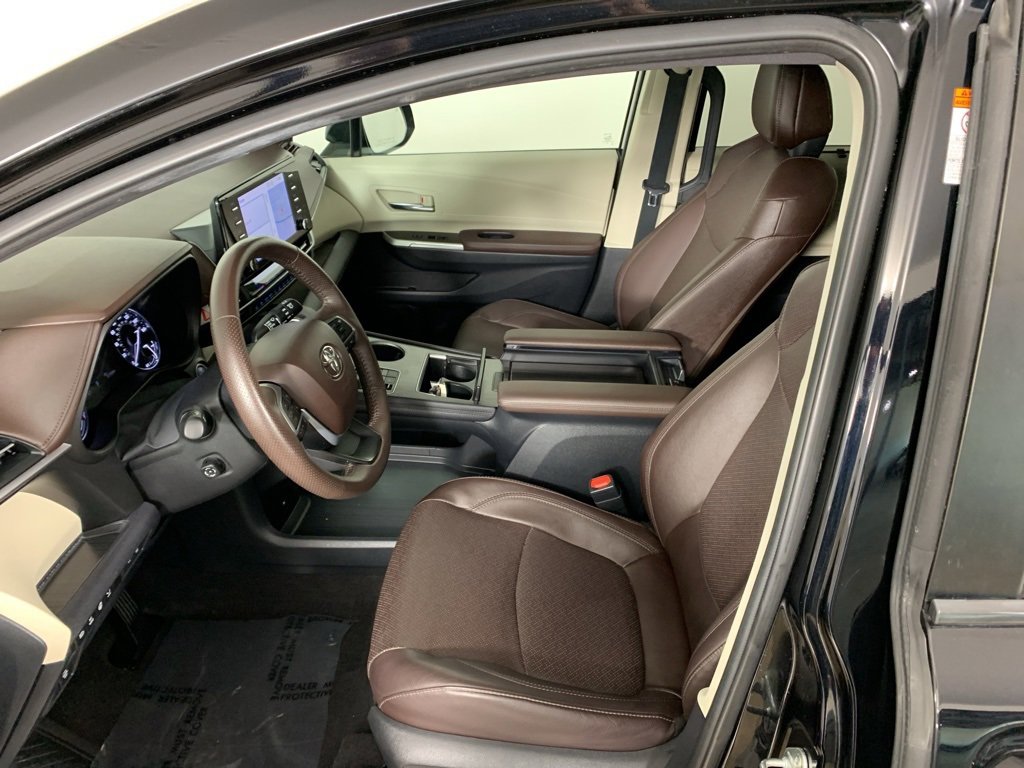 Used 2021 Toyota Sienna Platinum image 20
