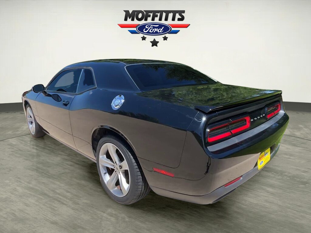 Used 2017 Dodge Challenger R/T RWD image 3