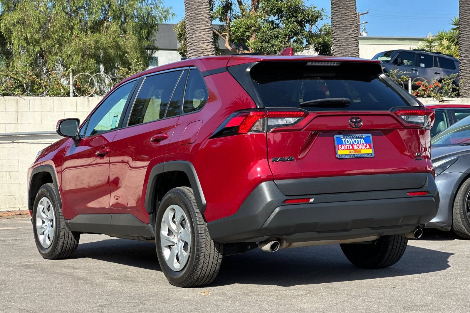 Used 2022 Toyota RAV4 LE AWD/4WD image 6