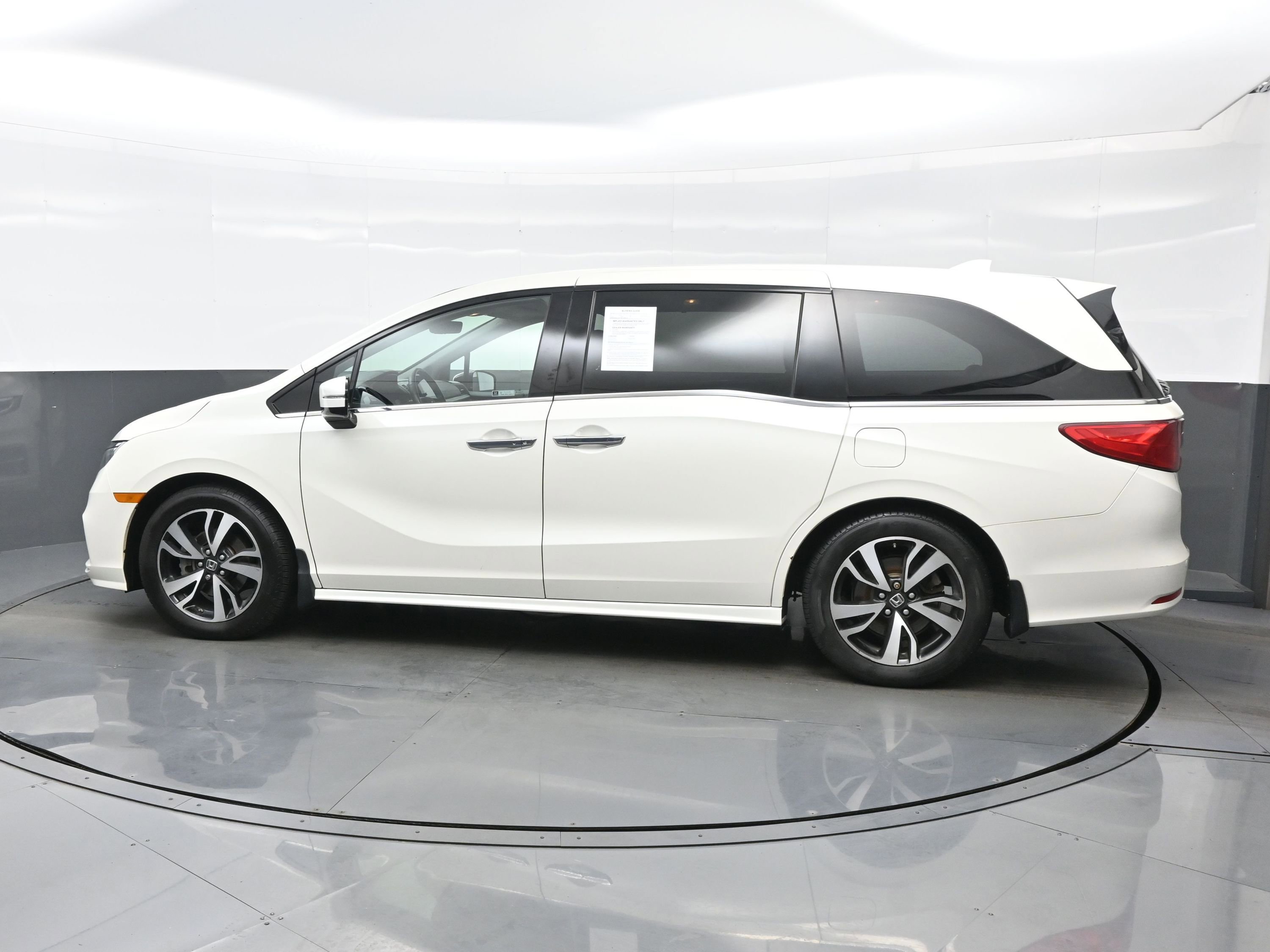 Used 2019 Honda Odyssey Elite image 3