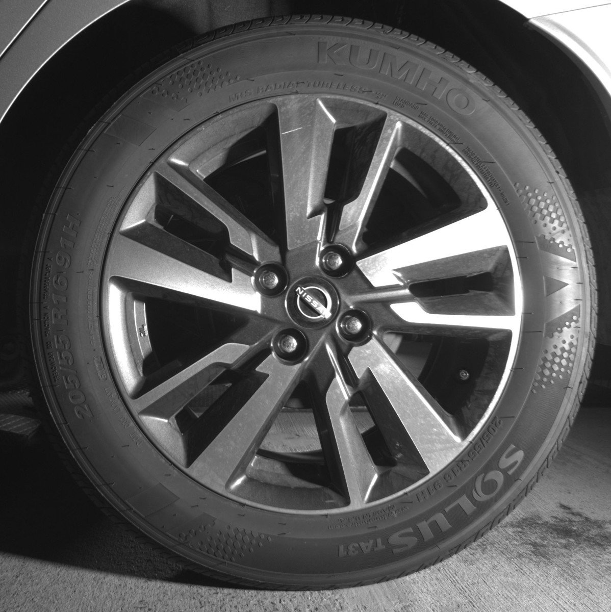 Used 2025 Nissan Versa SV image 14