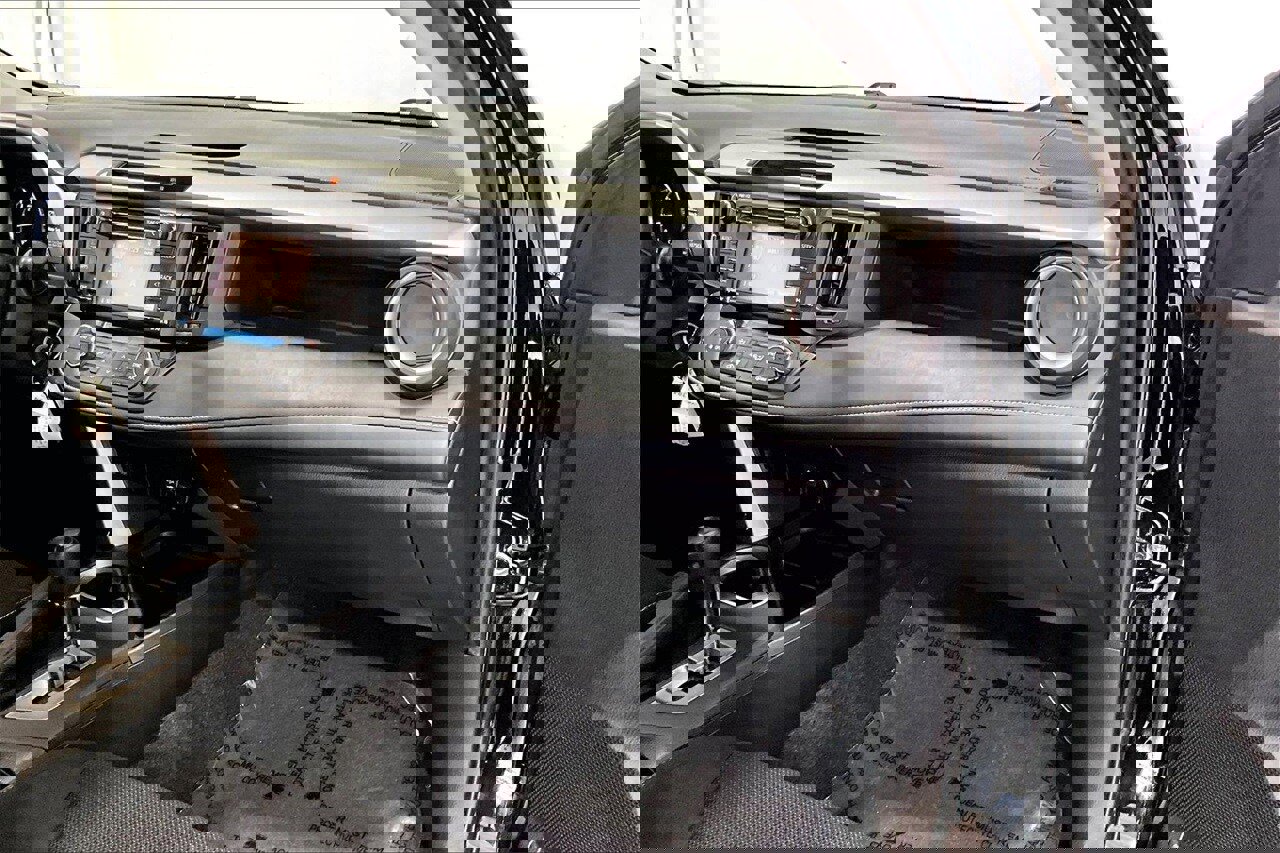 Used 2016 Toyota RAV4 XLE image 16