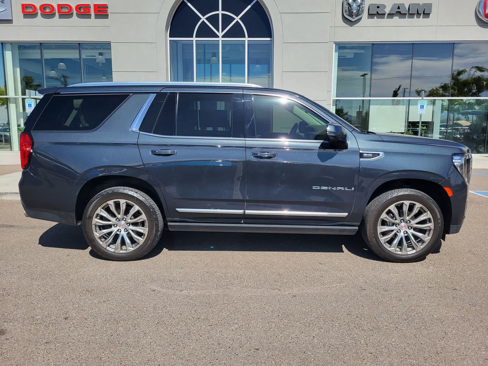 Used 2022 GMC Yukon Denali w/ Denali Premium Package AWD/4WD image 4