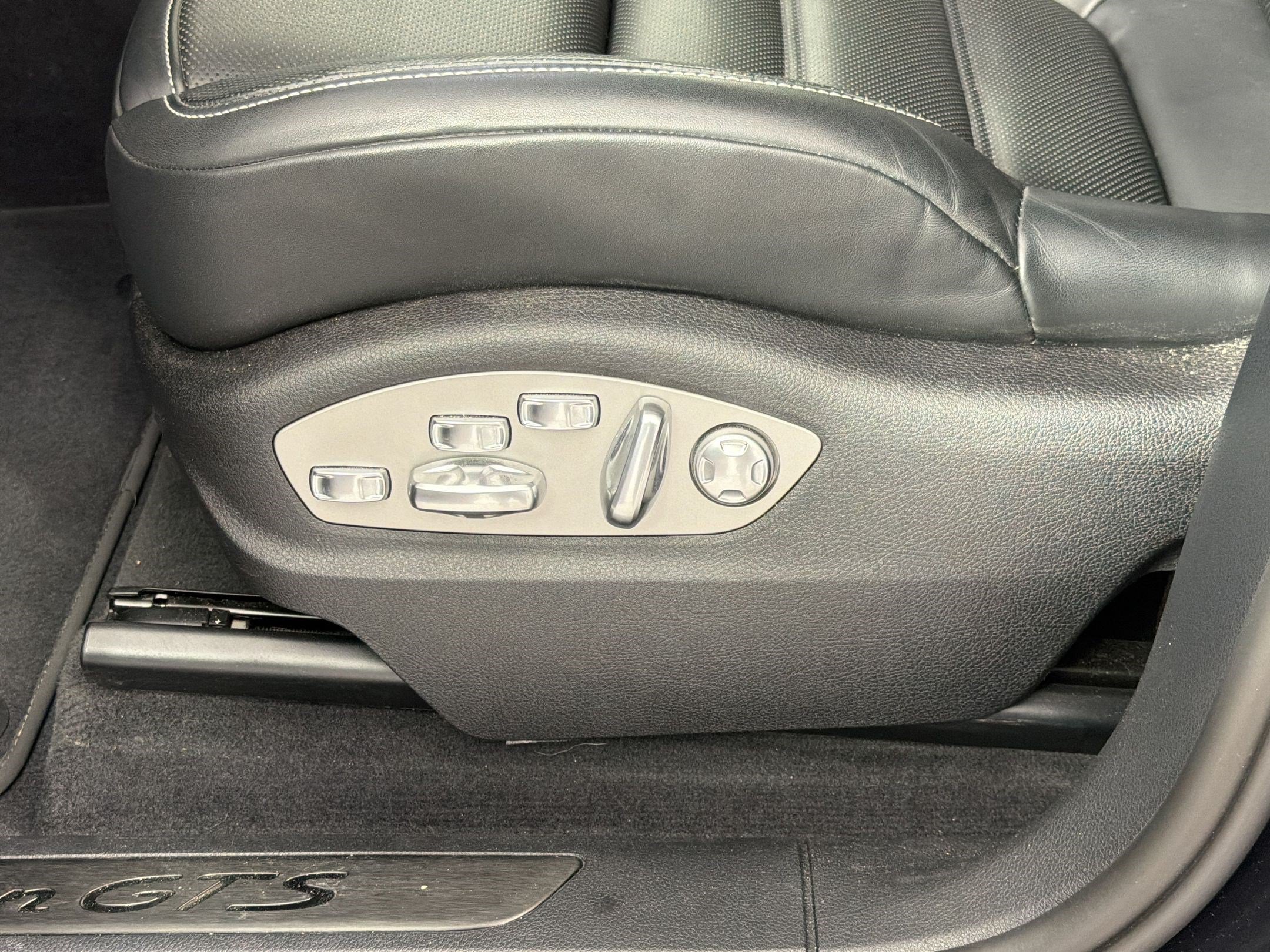 Certified 2025 Porsche Macan GTS AWD/4WD image 14