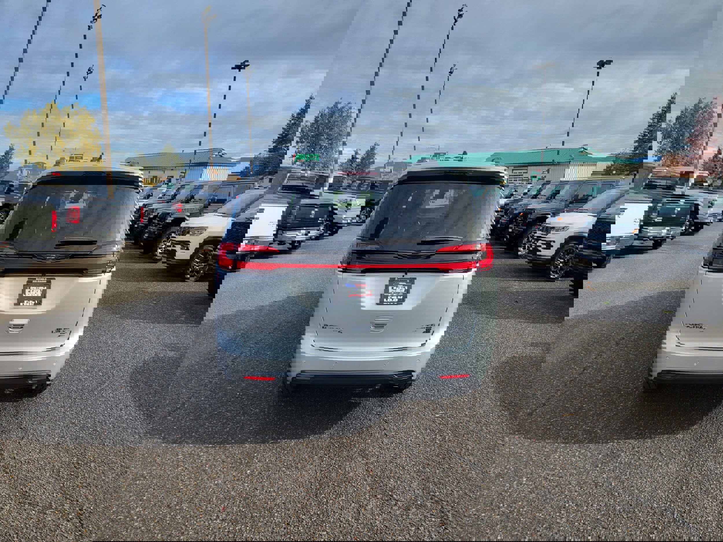 New 2026 Chrysler Pacifica Limited w/ S Appearance Package image 4