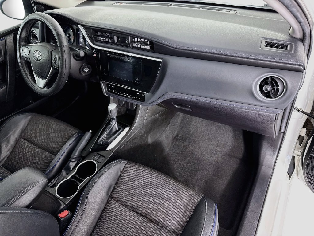 Used 2018 Toyota Corolla SE w/ Carpet Mat Package (TMS) FWD image 17