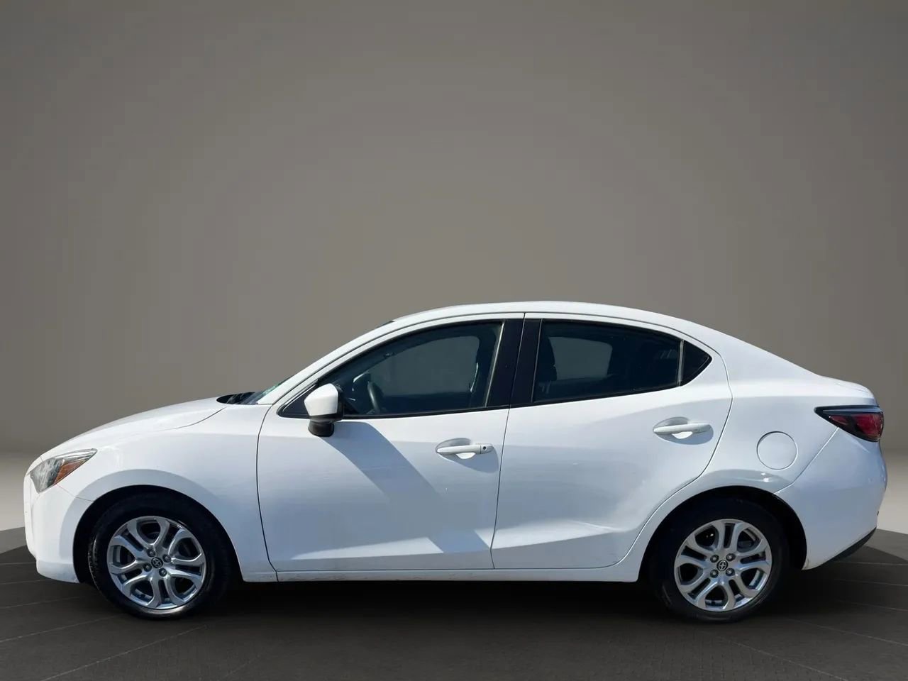 Used 2016 Scion iA FWD image 8