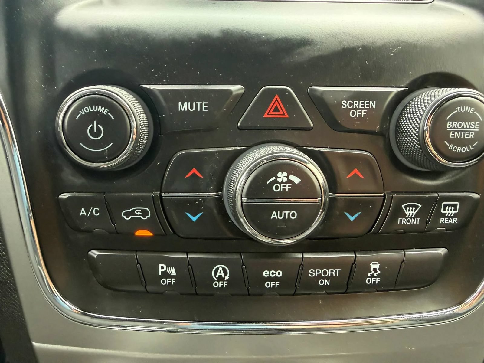 Used 2018 Jeep Grand Cherokee Laredo AWD/4WD image 16