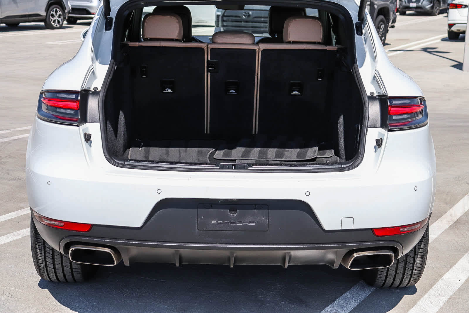 Used 2021 Porsche Macan AWD/4WD image 24