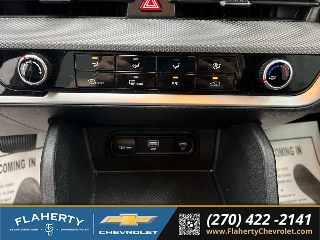 Used 2025 Kia Sportage LX FWD image 28