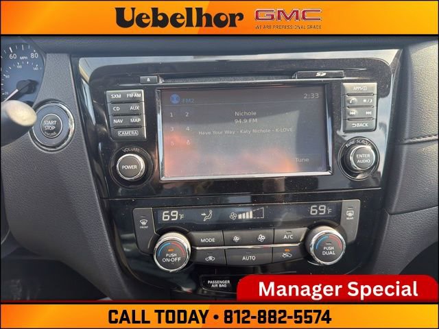 Used 2017 Nissan Rogue SV w/ SV Premium Package image 29