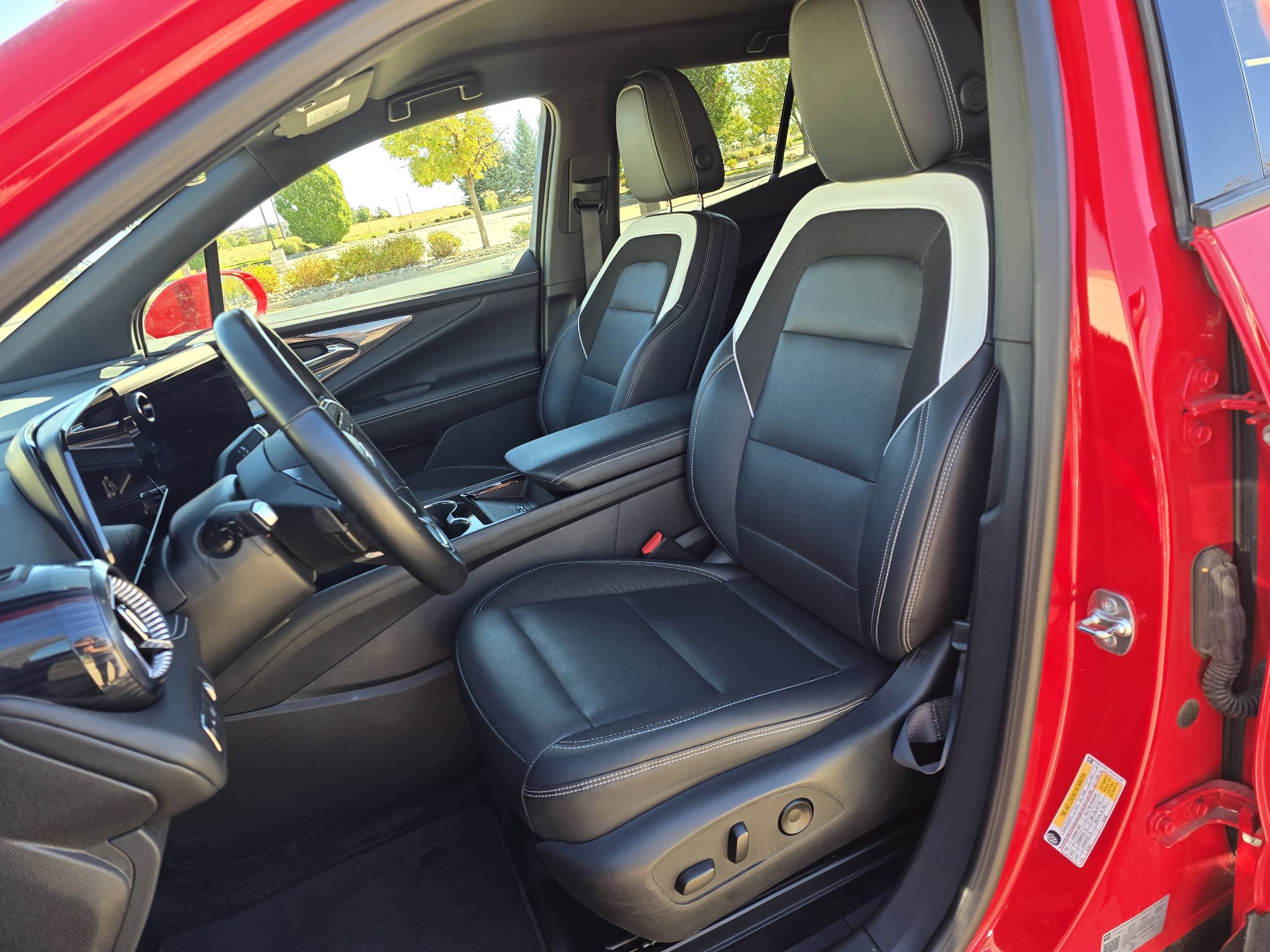 Used 2024 Chevrolet Blazer EV LT AWD/4WD image 14