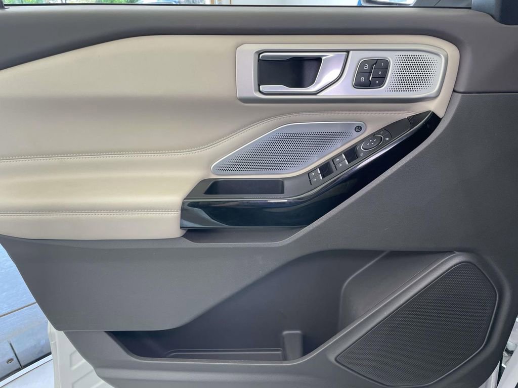 Used 2021 Ford Explorer Platinum w/ Equipment Group 601A AWD/4WD image 36