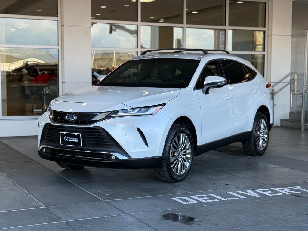 Certified 2023 Toyota Venza XLE image 2