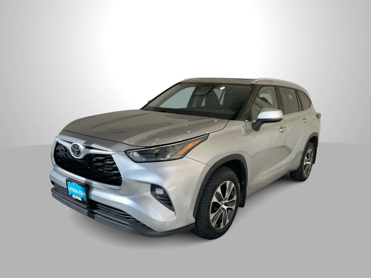 Used 2023 Toyota Highlander XLE AWD/4WD image 1