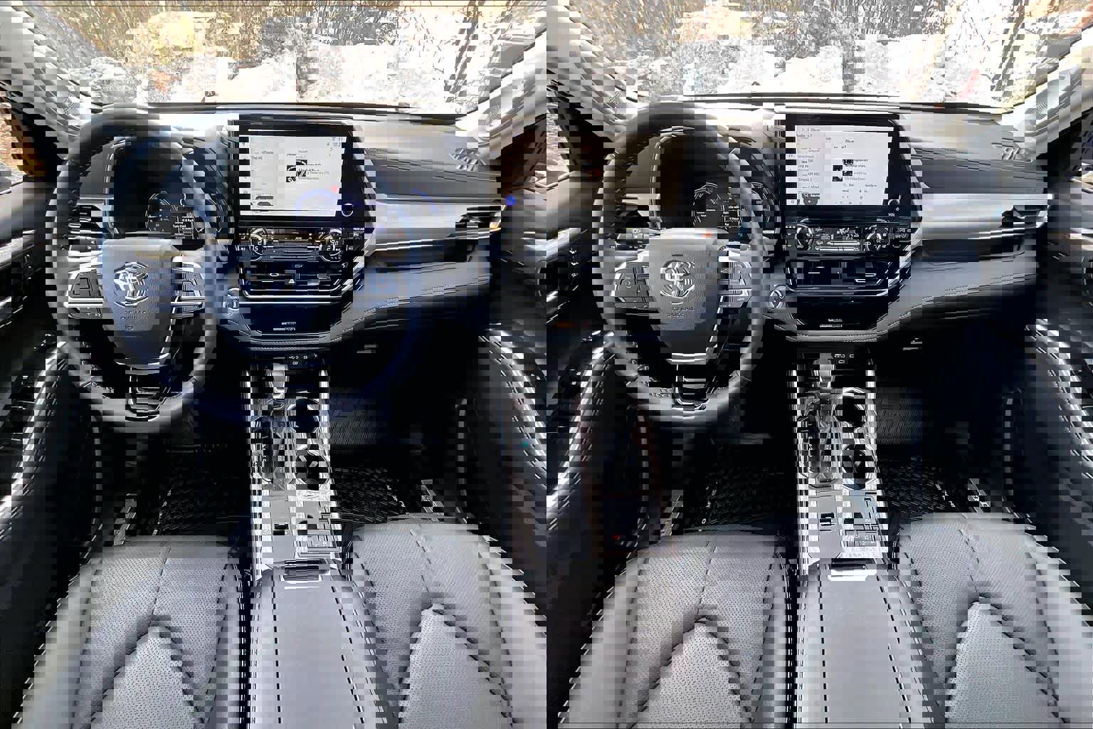 Used 2025 Toyota Highlander Platinum image 15