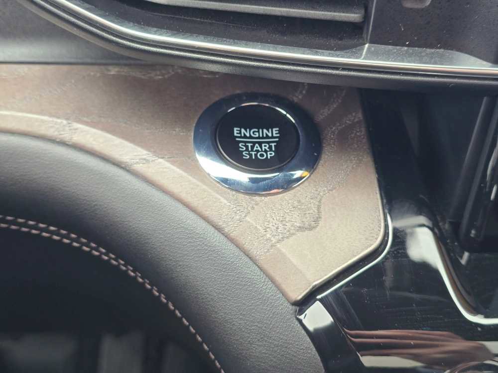 Used 2023 Ford Explorer Platinum w/ Technology Package image 26