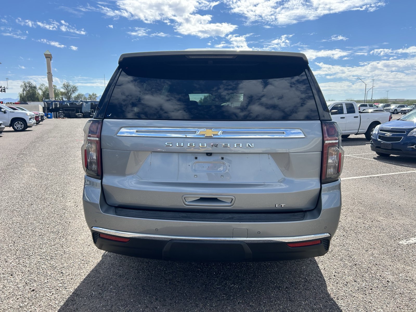 Used 2024 Chevrolet Suburban LT RWD image 4