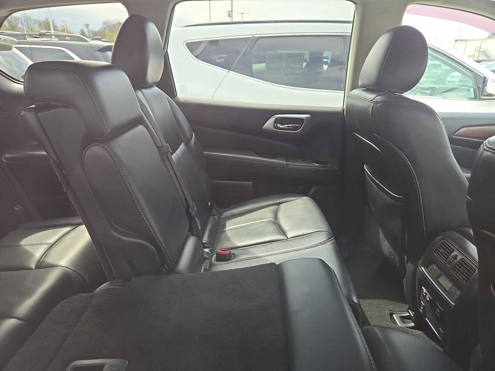 Used 2020 Nissan Pathfinder Platinum image 11