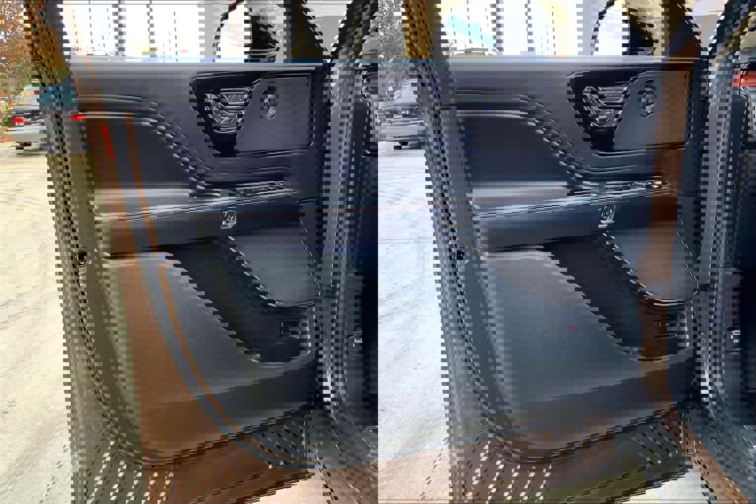 Used 2022 Lincoln Aviator Reserve w/ Elements Package Plus image 22