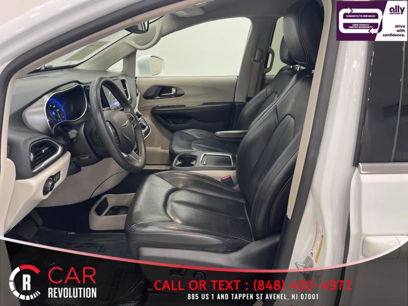 Used 2022 Chrysler Pacifica Touring-L image 12