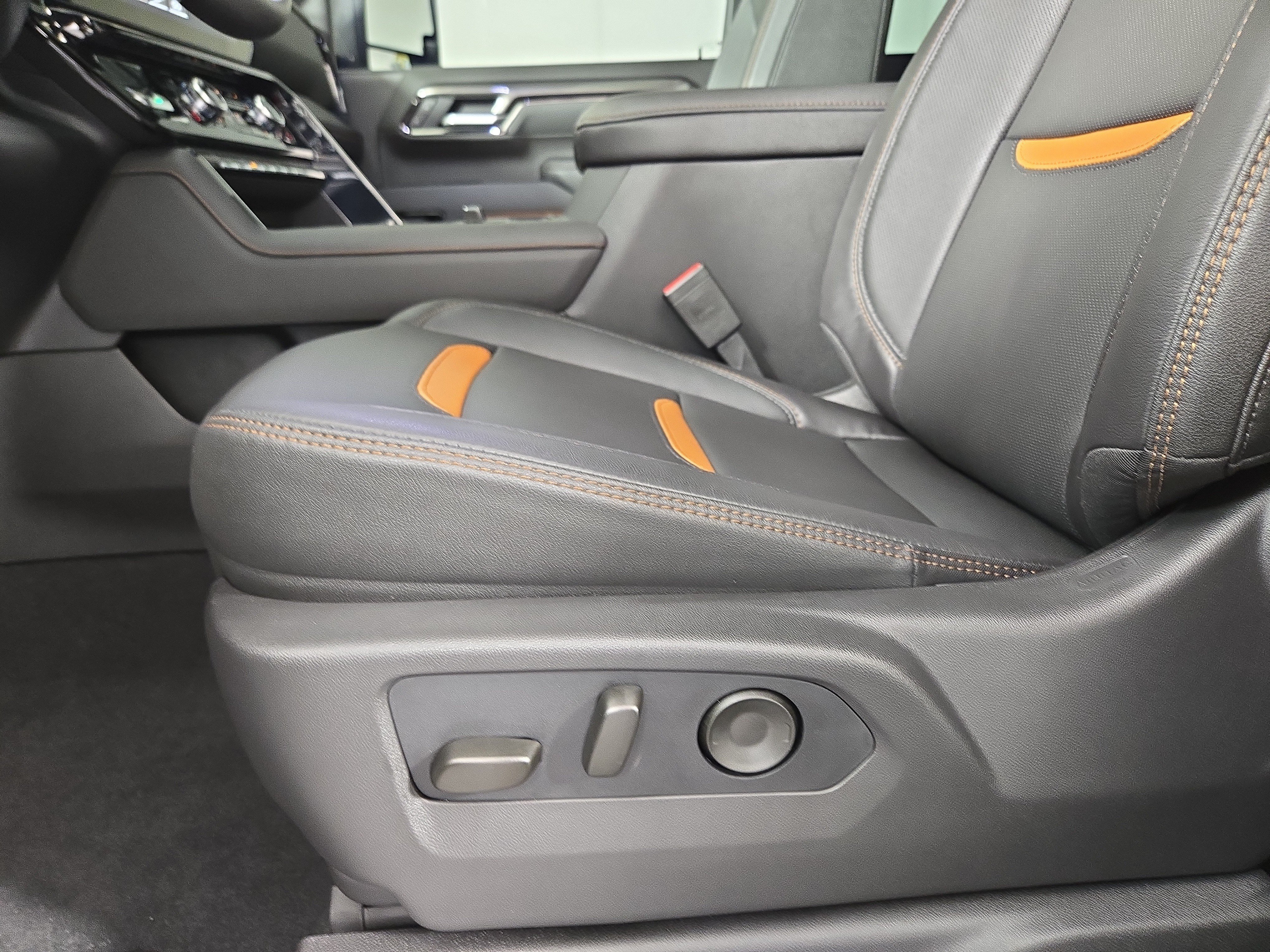 Used 2026 GMC Sierra 2500 AT4 w/ AT4 Premium Plus Package AWD/4WD image 31