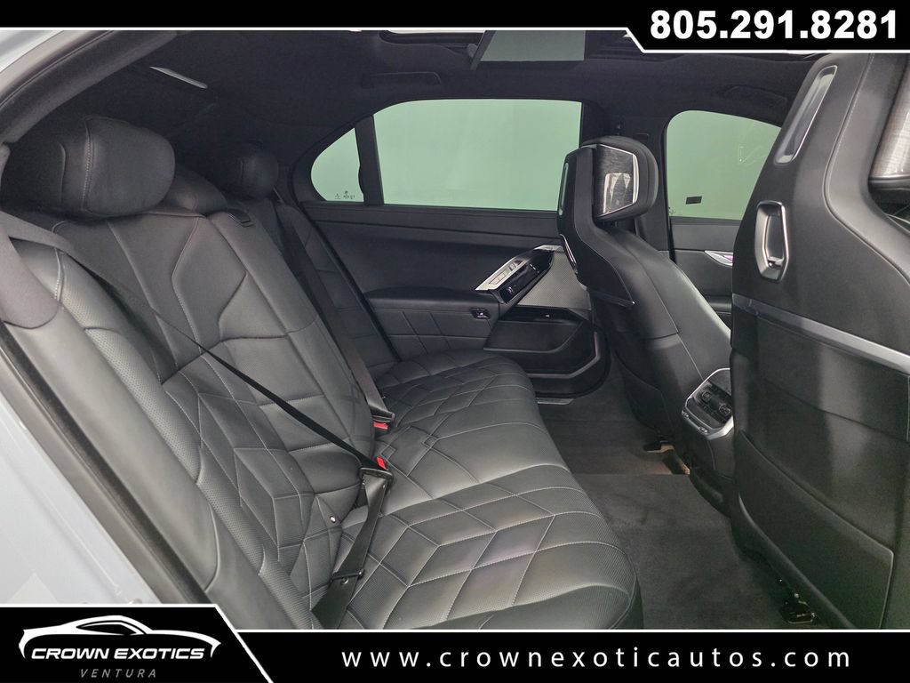 Used 2023 BMW 760i xDrive w/ Executive Package AWD/4WD image 18