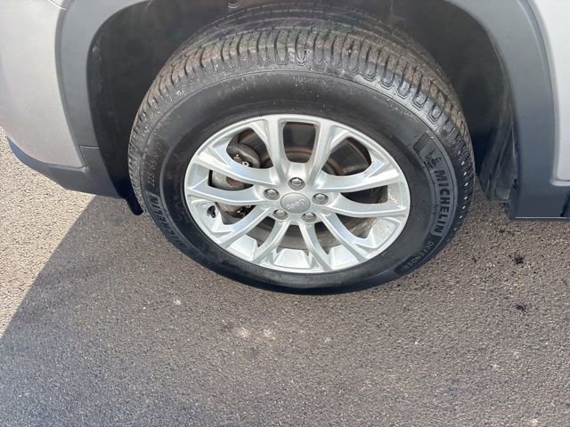 Used 2019 Jeep Cherokee Latitude w/ Cold Weather Group image 43