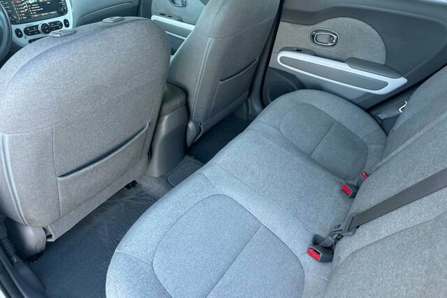 Used 2015 Kia Soul EV image 12