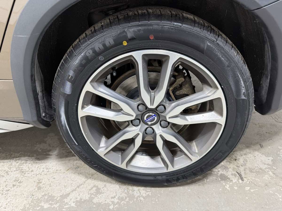 Used 2018 Volvo V60 T5 Cross Country Platinum AWD/4WD image 7