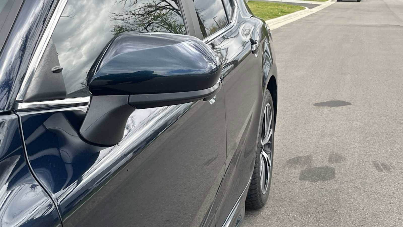Used 2020 Toyota Camry SE FWD image 17