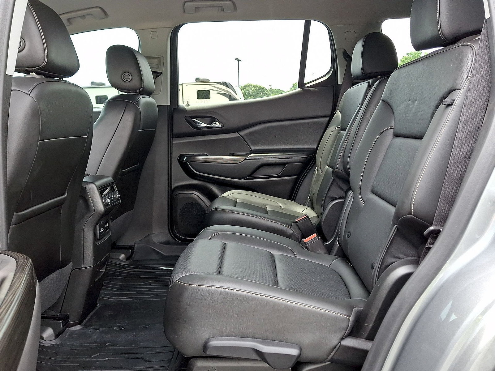 Used 2023 GMC Acadia SLT w/ LPO, Floor Liner Package FWD image 20