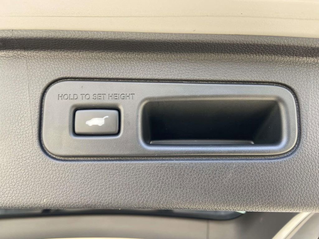 Used 2024 Honda Pilot EX-L image 11