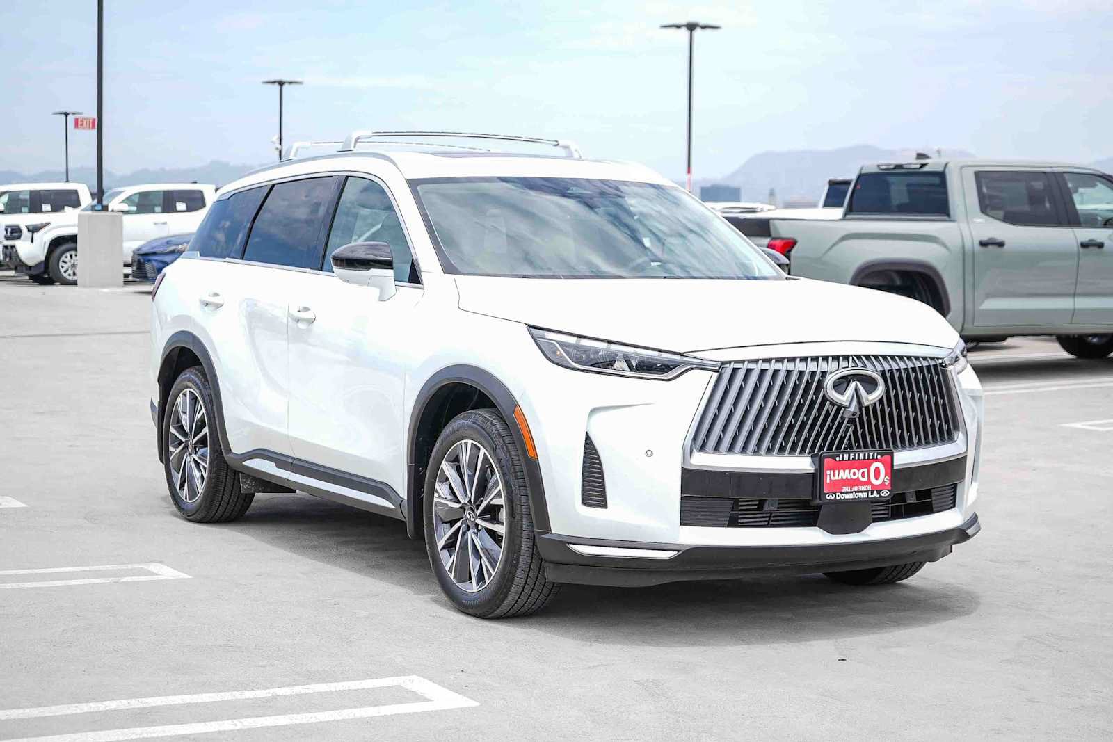 Used 2026 INFINITI QX60 Luxe w/ Cargo Package FWD image 3